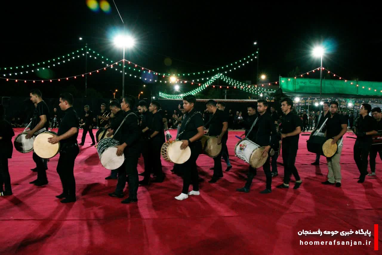 اجتماع بزرگ هیئات زنجیرزنی رفسنجان در میدان ولی‌عصر(عج)